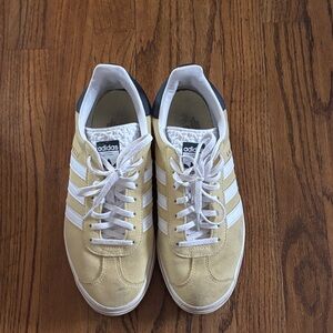 Adidas womens yellow and White gazelle